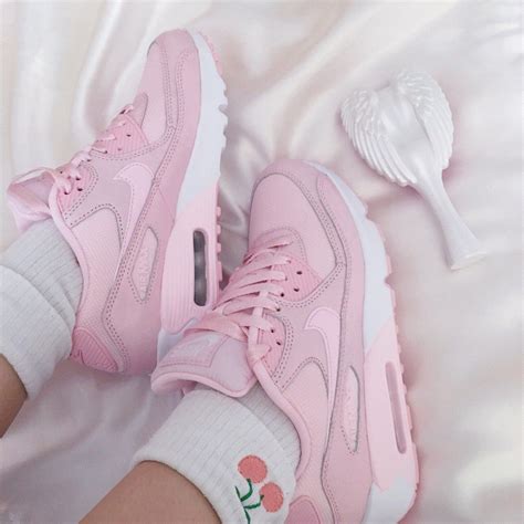 pink sneakers aesthetic.